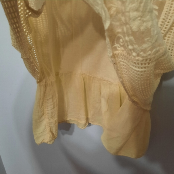 Froccella Flowy Lace Short Sleeve Top - Picture 5 of 6